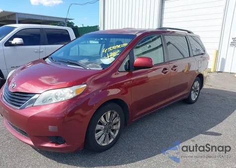 2011 Toyota Sienna Le z USA, uszkodzony, nr VIN 5TDJK3DC9BS010997